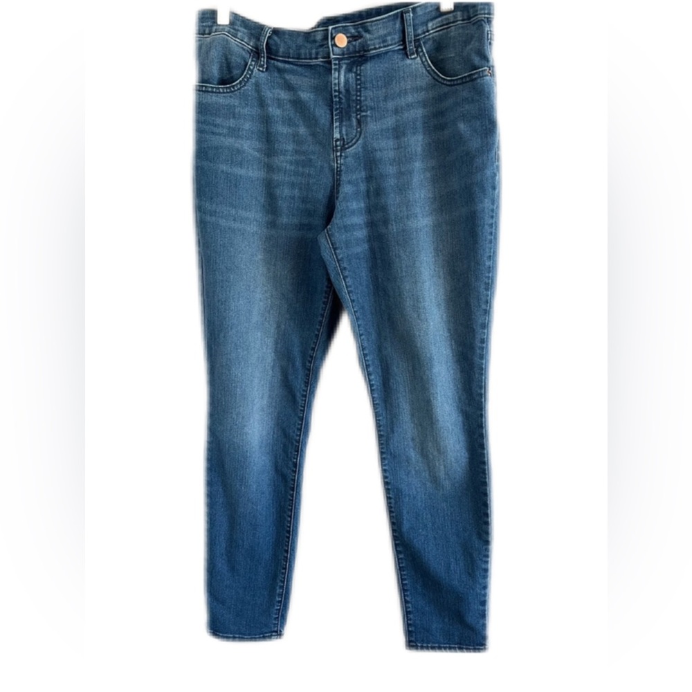 Old Navy Super Skinny Midrise Distressed medium blue, Size 14 EUC